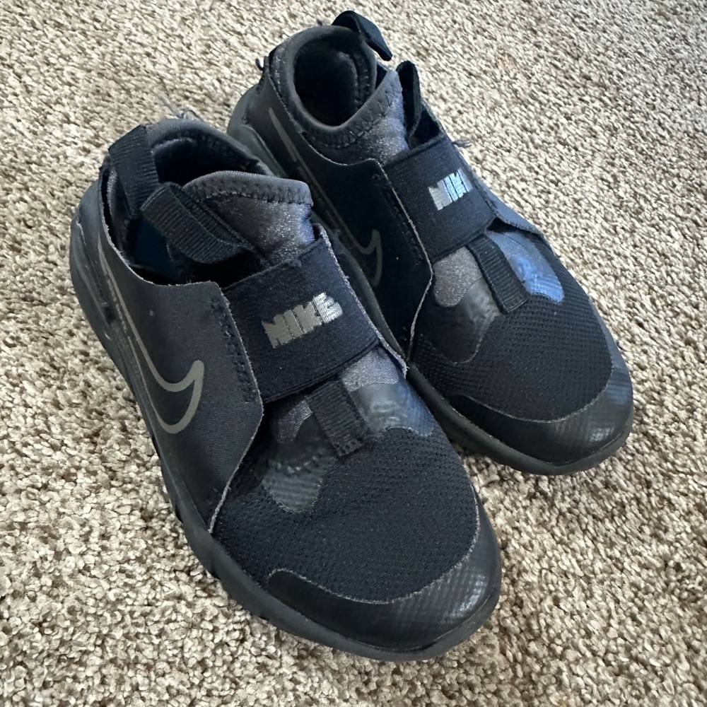 Nike Kids Black and Gray Sneakers